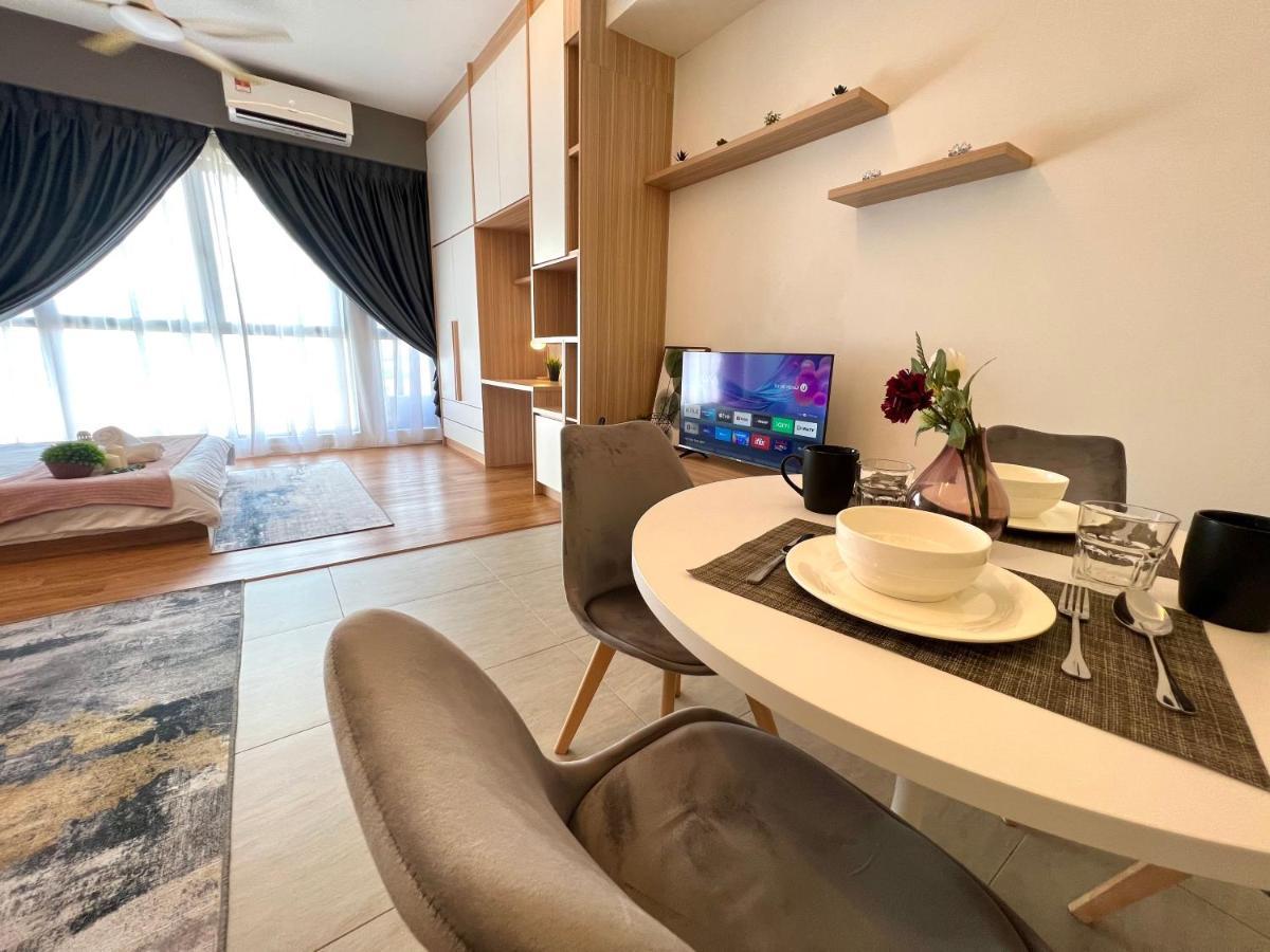 Free Parking # 2 Bed Family Bellsuite - Sepang Klia Kota Warisan Екстер'єр фото
